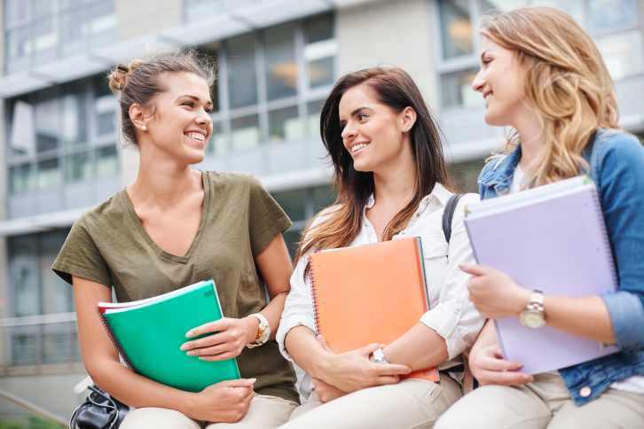 英國本科預(yù)科留學(xué)的費用大概是多少？